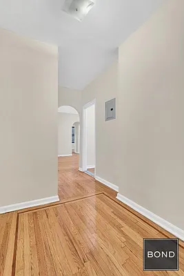 Sold by Bond New York | media 5