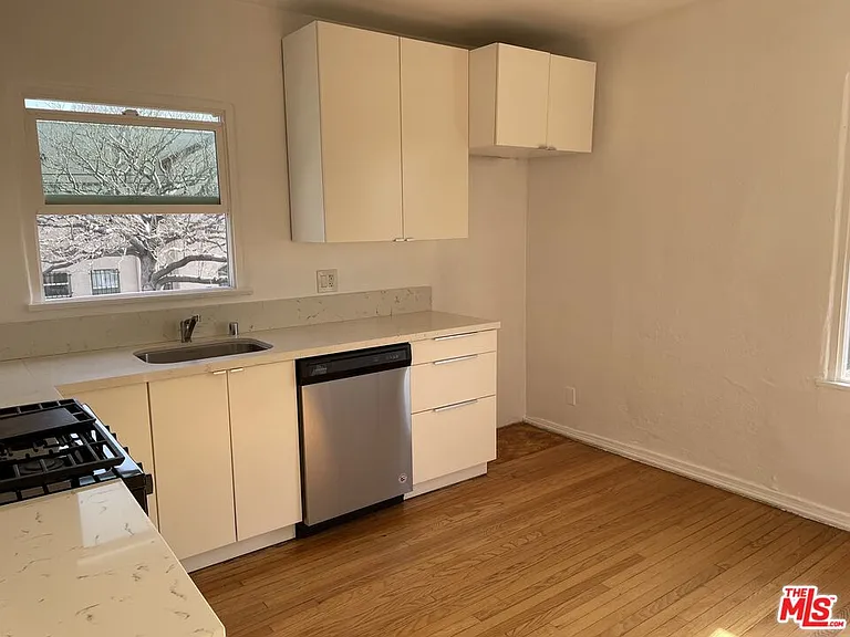 368 N Genesee Ave #2 — Photo 4
