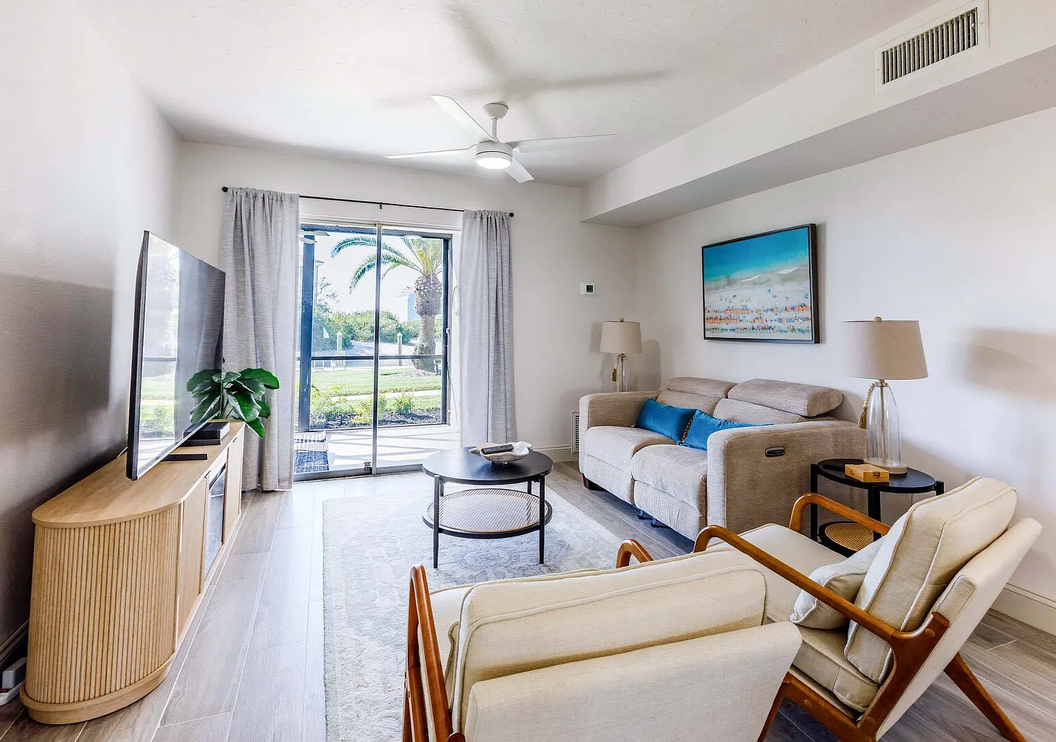 2BR Escape with Pool near Siesta Beach — Photo 2