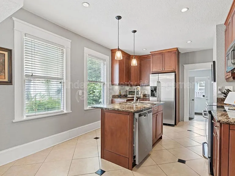 2623 Forbes St — Photo 11