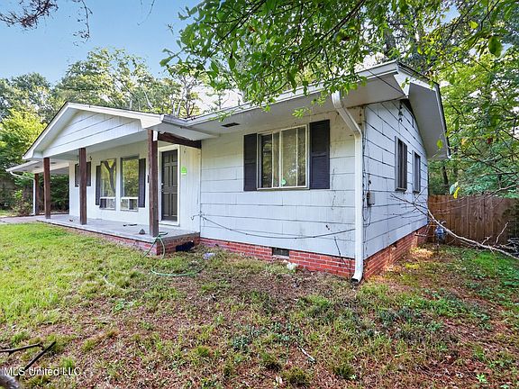 5th image of 220 McDowell Park Cir