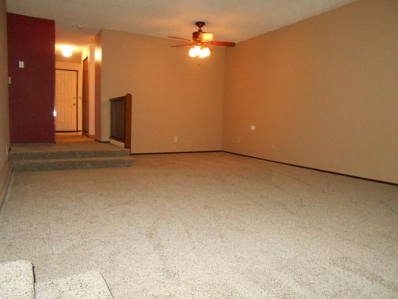 Gracious 26 x 16 sunken living/dining area