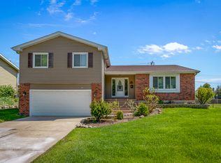 1543 W Oakmont Rd, Hoffman Estates, IL 60169