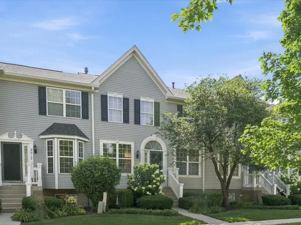 2014 Peterson Pl, Batavia, IL 60510