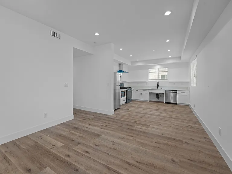 1514 W 206th St — Photo 2