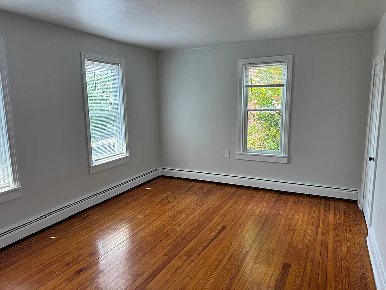 225 W Main St Apt 4 — Photo 3