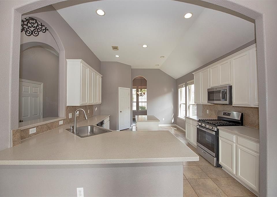 1st image of 2917 Linden Hill Ln