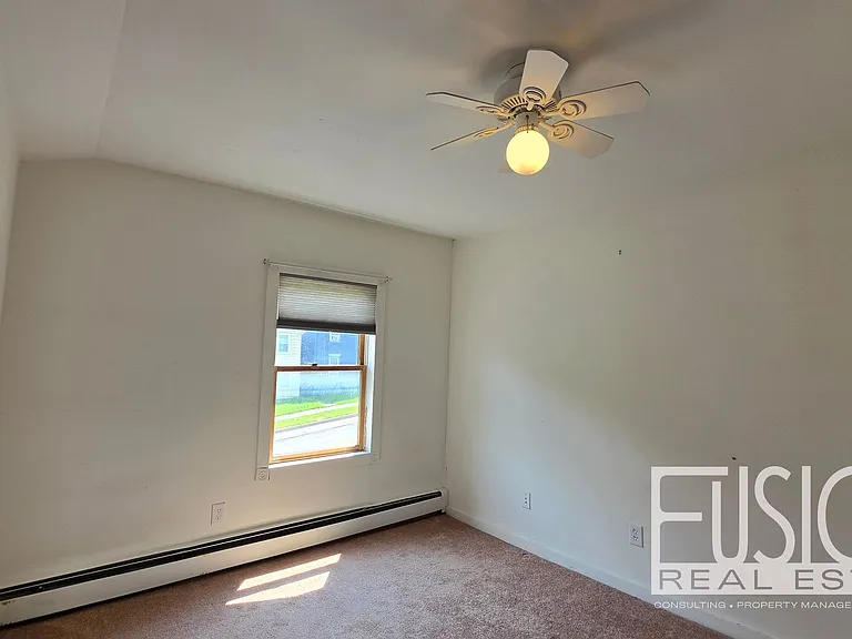 446 Colchester Ave — Photo 2