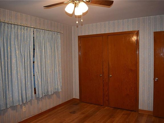 4th image of 1701 S Walnut St