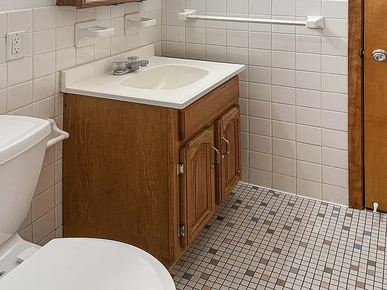 Carroll Court Apartments — Photo 11