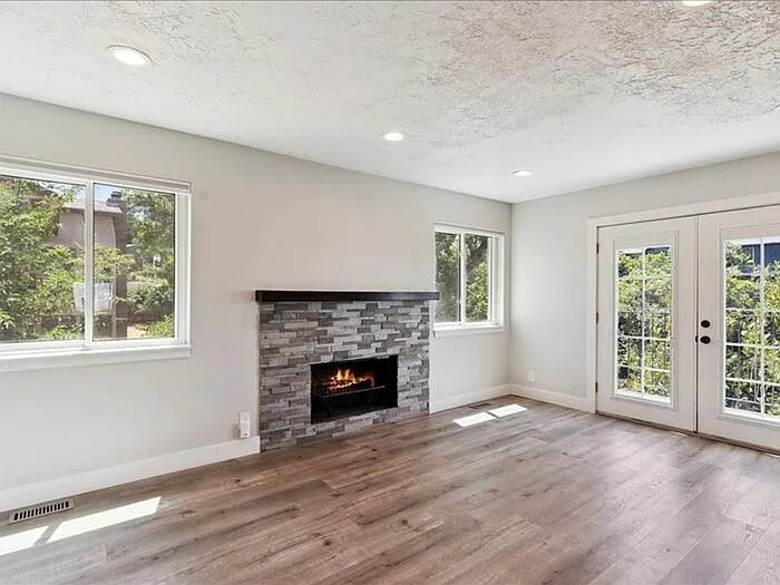 6 bed, 3.5 bath, 3872 sqft, $3,395 — Photo 4