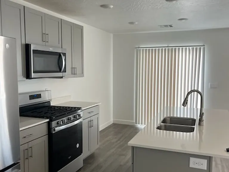 310 W 2050 N — Photo 9
