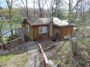 991 Lake Dr, Harrison, MI