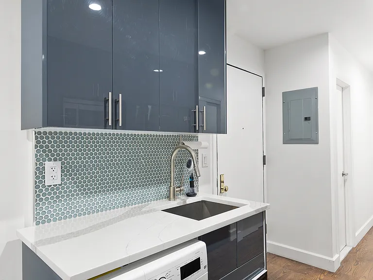 192 1st Ave #4 — Photo 8