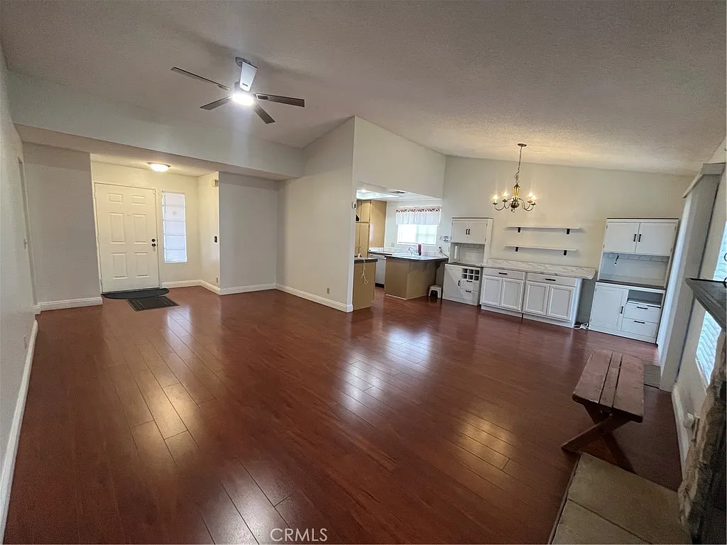 2 bed, 1015 sqft, $1,600 — Photo 3