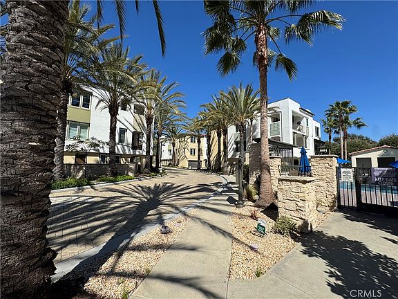 2nd image of 3446 Doheny Way