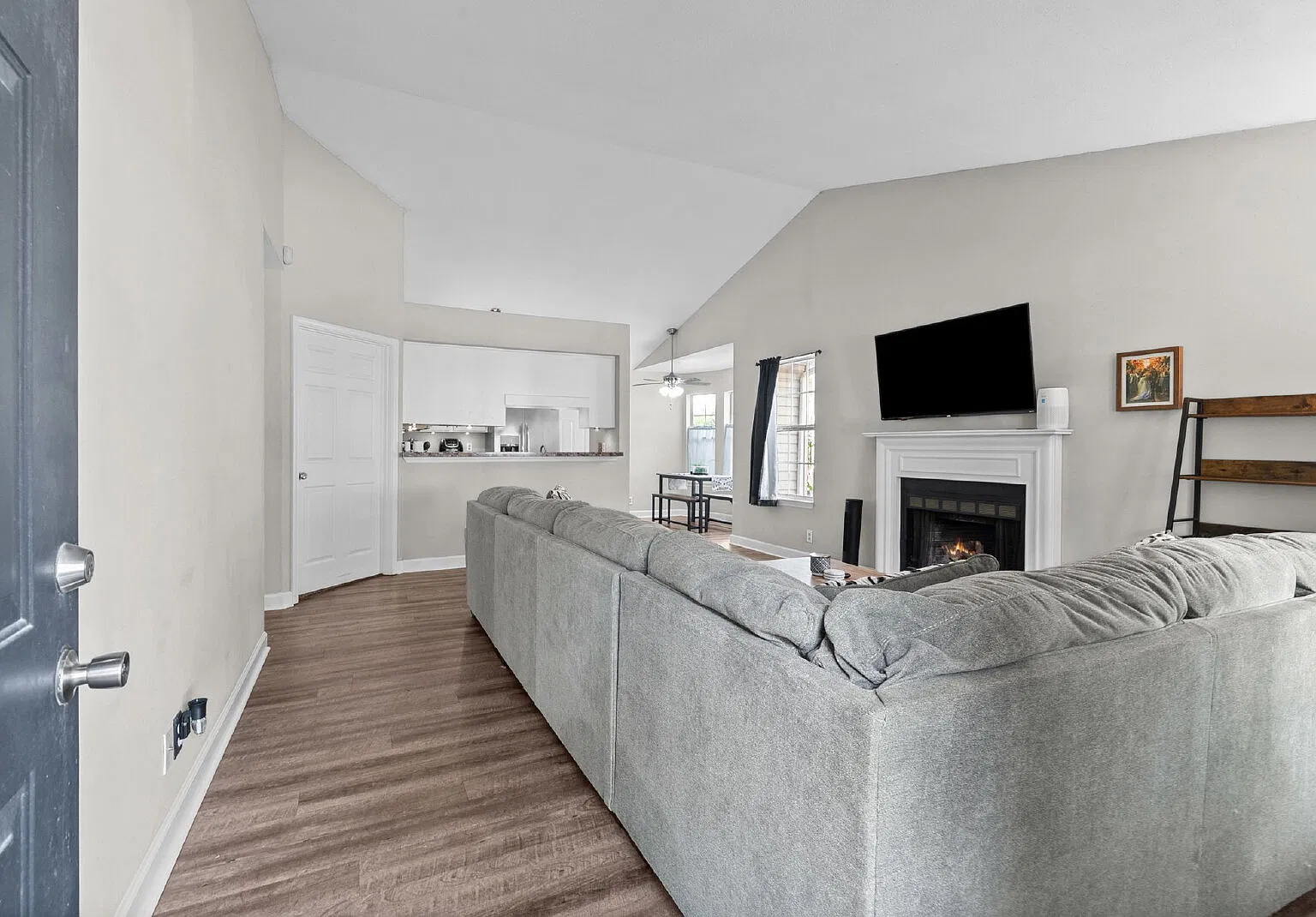 3 bed, 2.0 bath, 1115 sqft, $1,650 — Photo 4