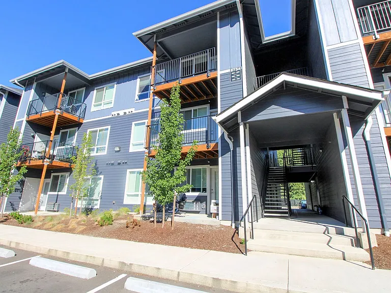 Creek's Edge Apartments — Photo 61