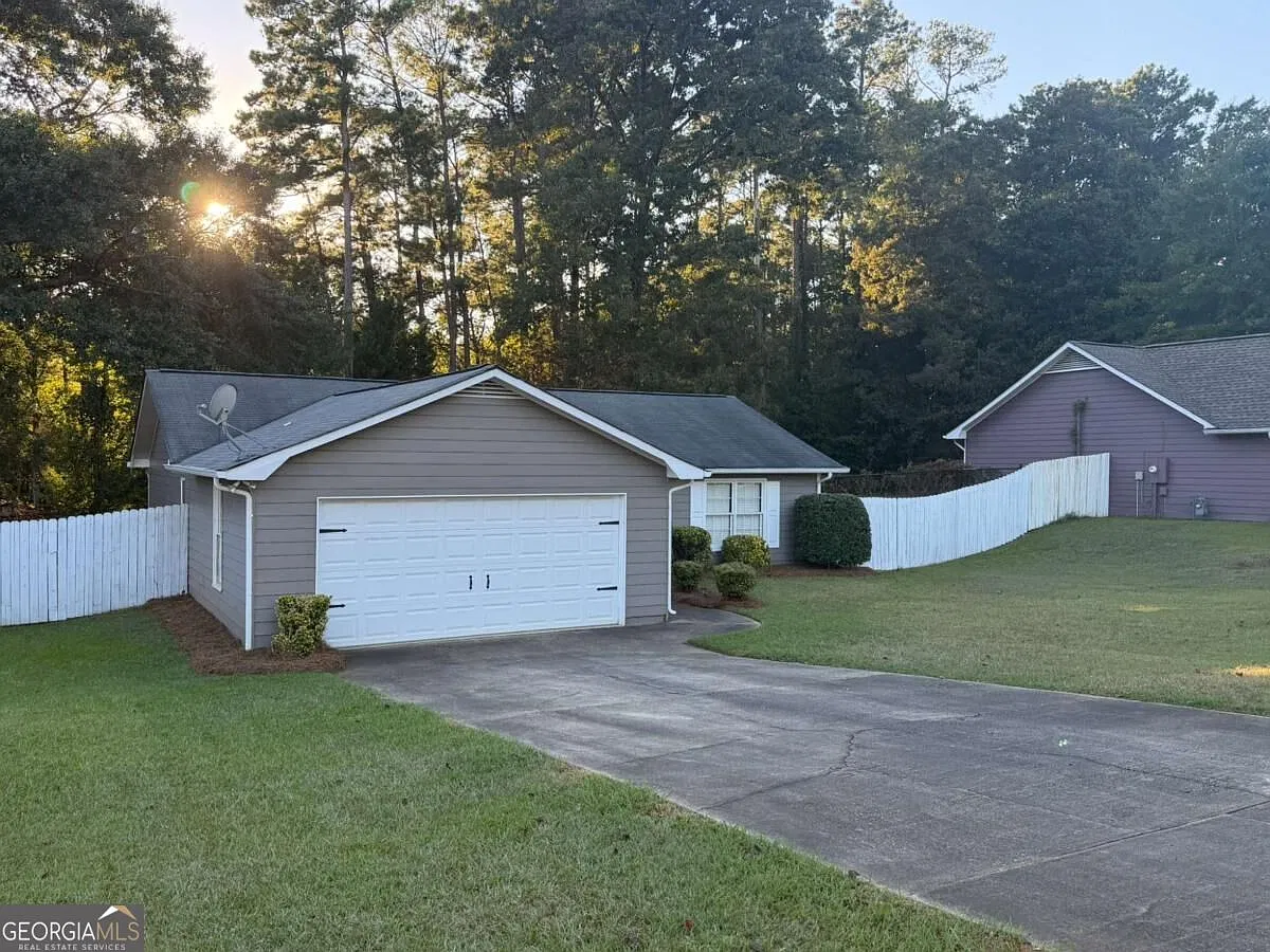 3 bed, 2.0 bath, 1251 sqft, $2,250 — Photo 1