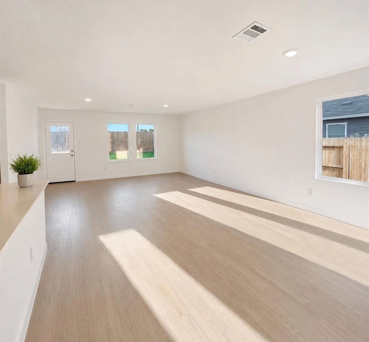 4 bed, 2.0 bath, 1714 sqft, $1,775 — Photo 3