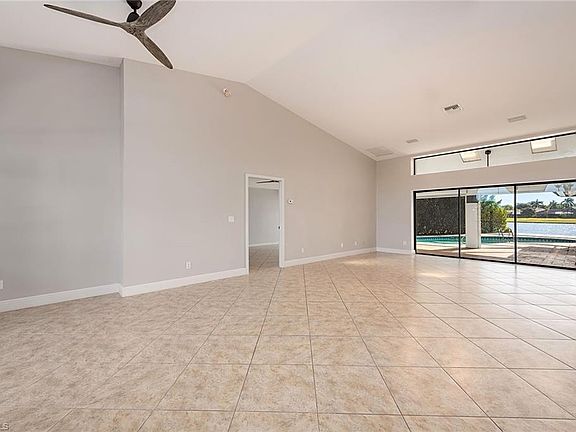 4th image of 2330 Queens WAY