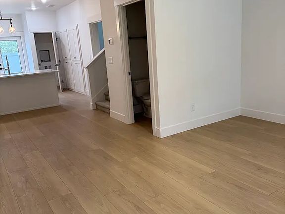 5th image of 203 Bogey Ln