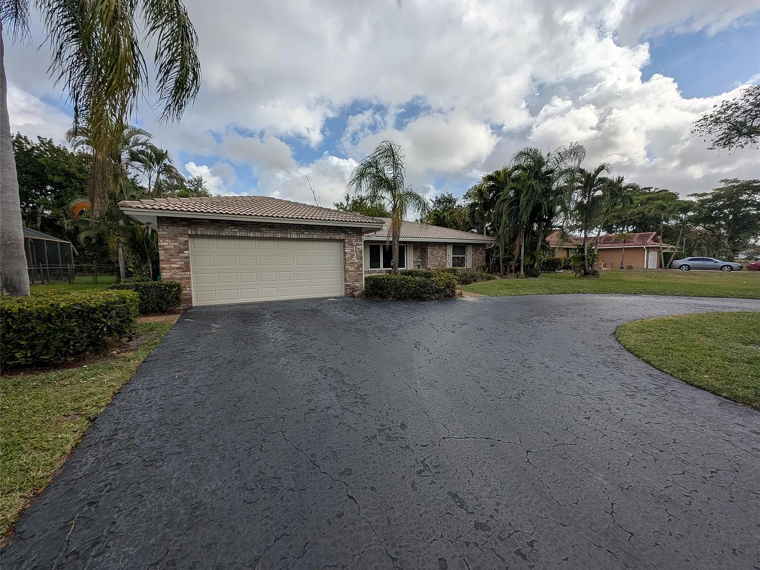 3 bed, 2.0 bath, 2002 sqft, $4,700 — Photo 2