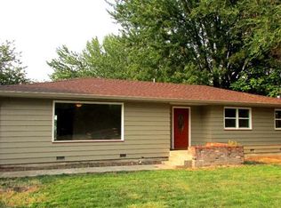 220 N 2nd St, Talent, OR 97540