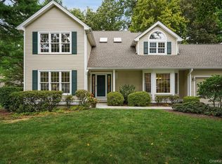 18 Cross River Rd, Mount Kisco, NY 10549