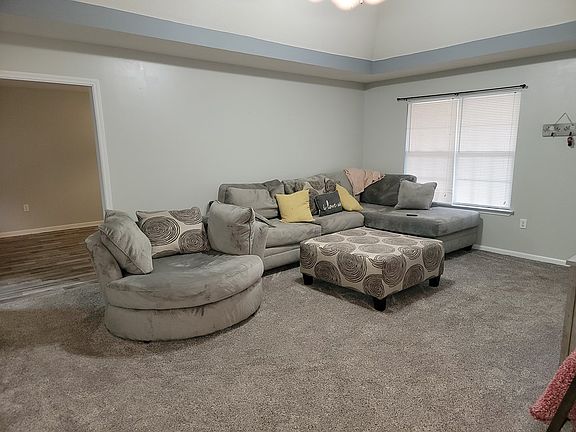 4th image of 816 Summer Ln