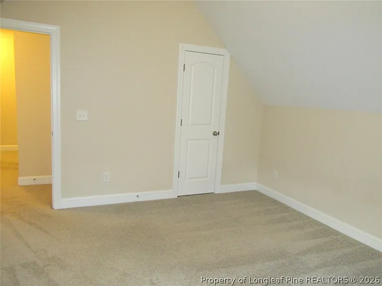 512 Rossendale Dr — Photo 33