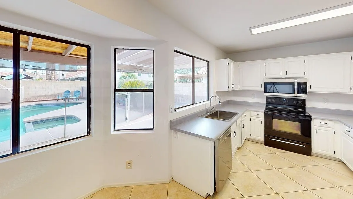 3 bed, 2.5 bath, 1804 sqft, $2,299 — Photo 4