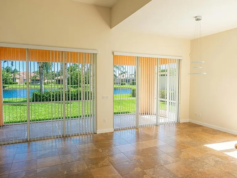 11547 SW Rockingham Dr — Photo 7