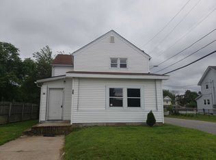 26 Waverly Ave, Patchogue, NY 11772