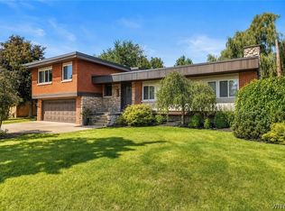 71 Brookedge Dr, Williamsville, NY 14221