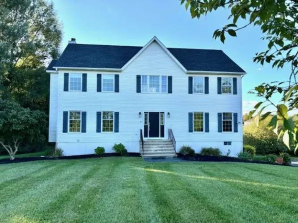 15 Mountain Laurel Boulevard, Wingdale, NY 12594