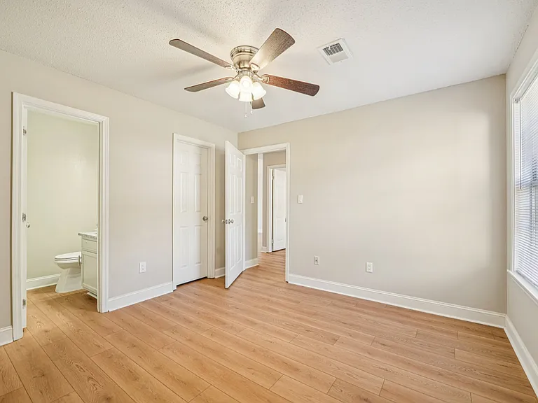 Sun Valley Apartments — Photo 19