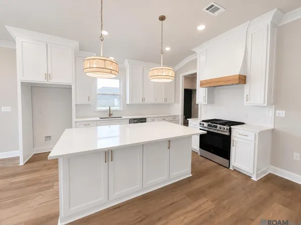 10455 Eastlake Dr, Denham Springs, LA 70726