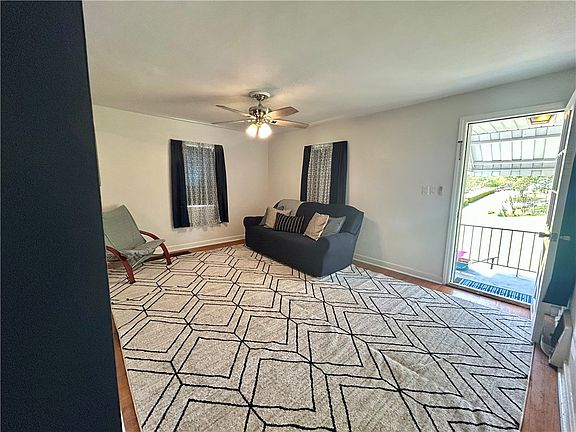 5th image of 1133 Venetia Rd