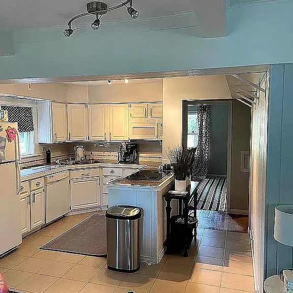 604 Elm St — Photo 9