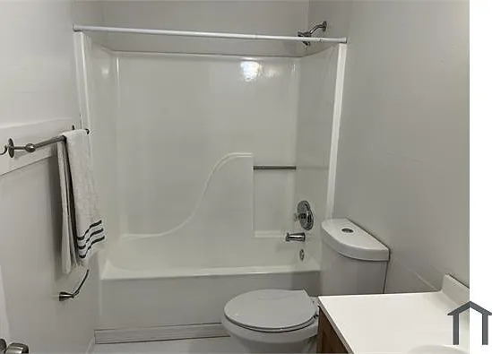 2 bed, 720 sqft, $1,200 — Photo 2