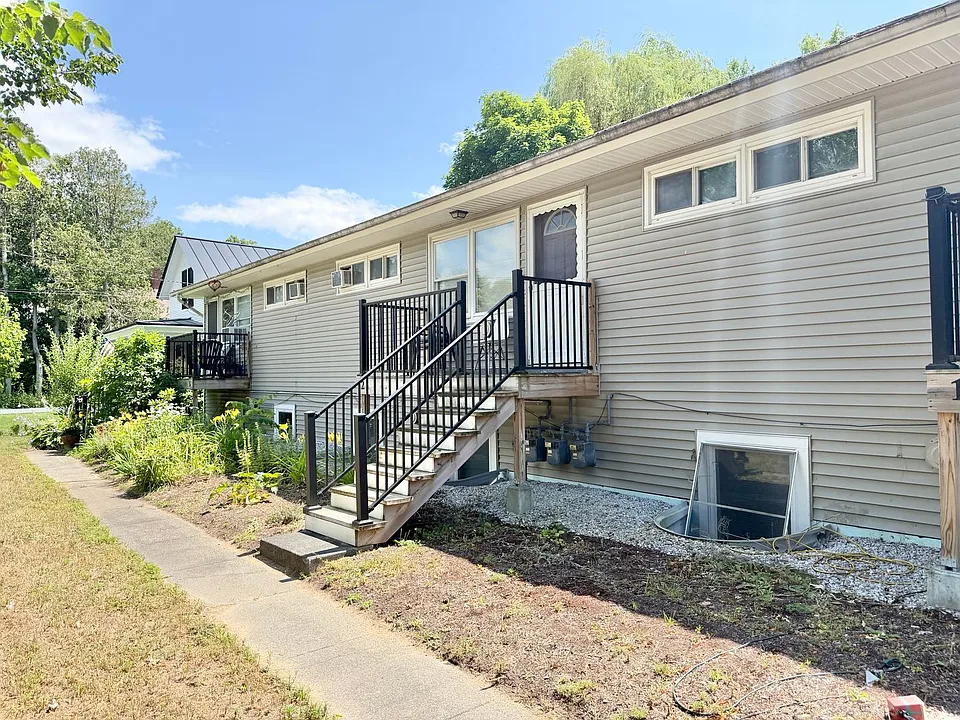 203 Harbor Rd