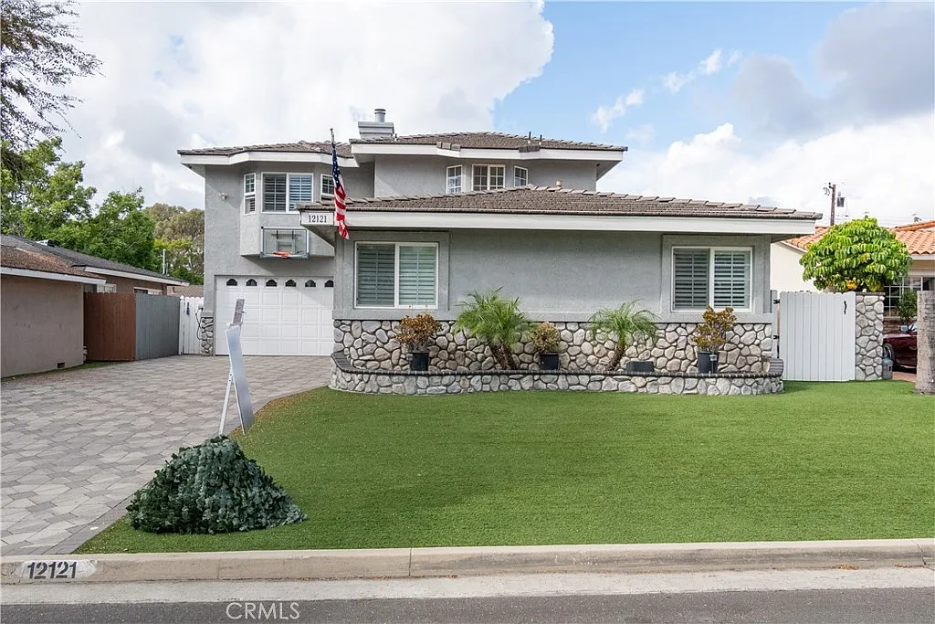 4 bed, 2856 sqft, $5,000 — Photo 1