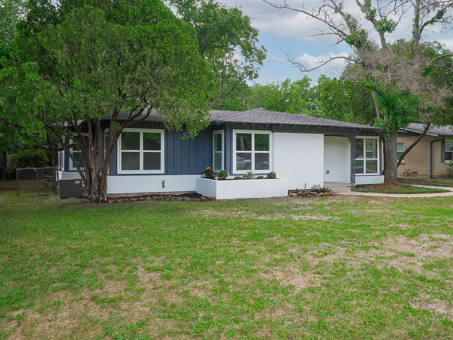 3 bed, 1437 sqft, $2,300 — Photo 4