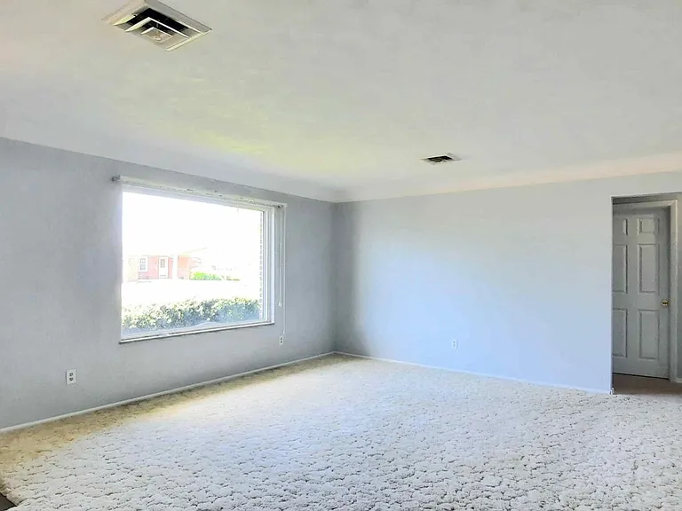 220 Pralle Ln — Photo 2