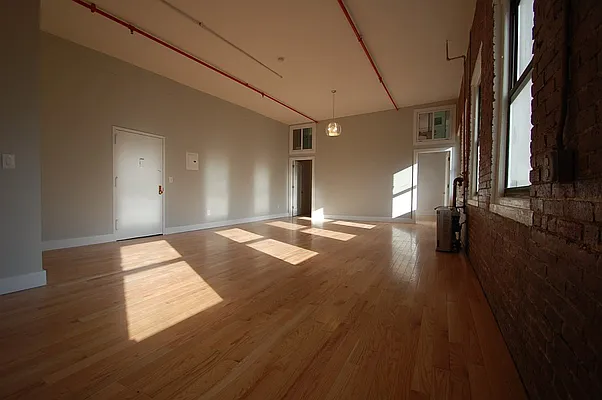 Rented by Bohemia Realty Group | media 10