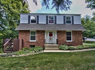 117 Townhouse Pl, Roaring Brook Twp, PA 18444