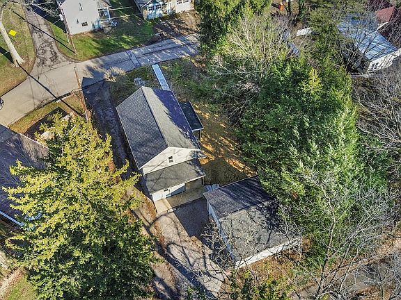 5th image of 104 Warden St