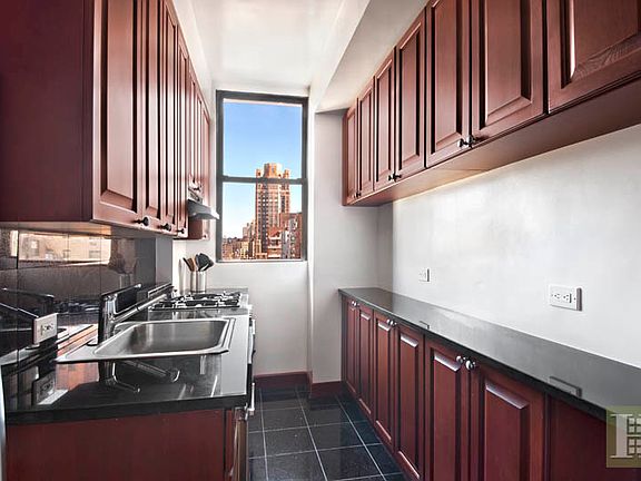 2nd image of 157-163 E 72nd St #14D
