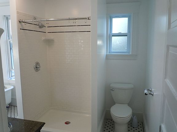 5th image of 74 Moorland Ave